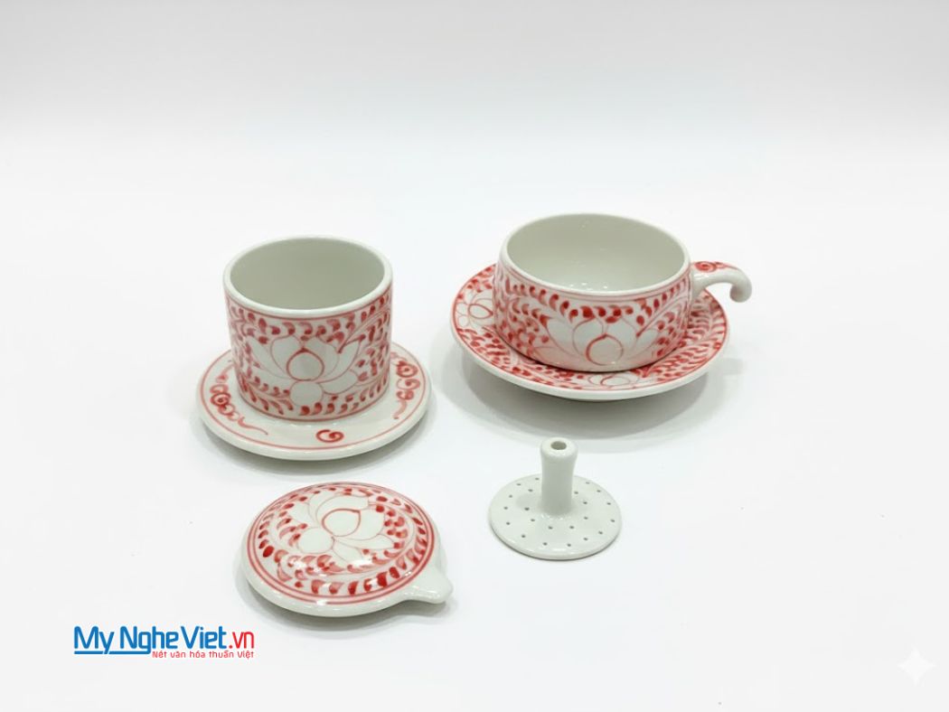 Bộ quà tặng phin cà phê gốm thấp vẽ sen đỏ và hộp quà tặng cao cấp CBCFVH014