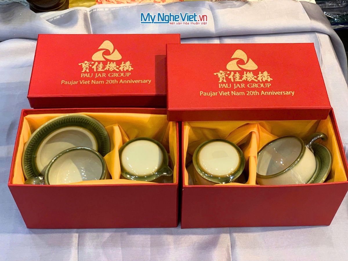Phin cafe gốm Bát Tràng thấp màu xanh lá logo PAU JAR GROUP