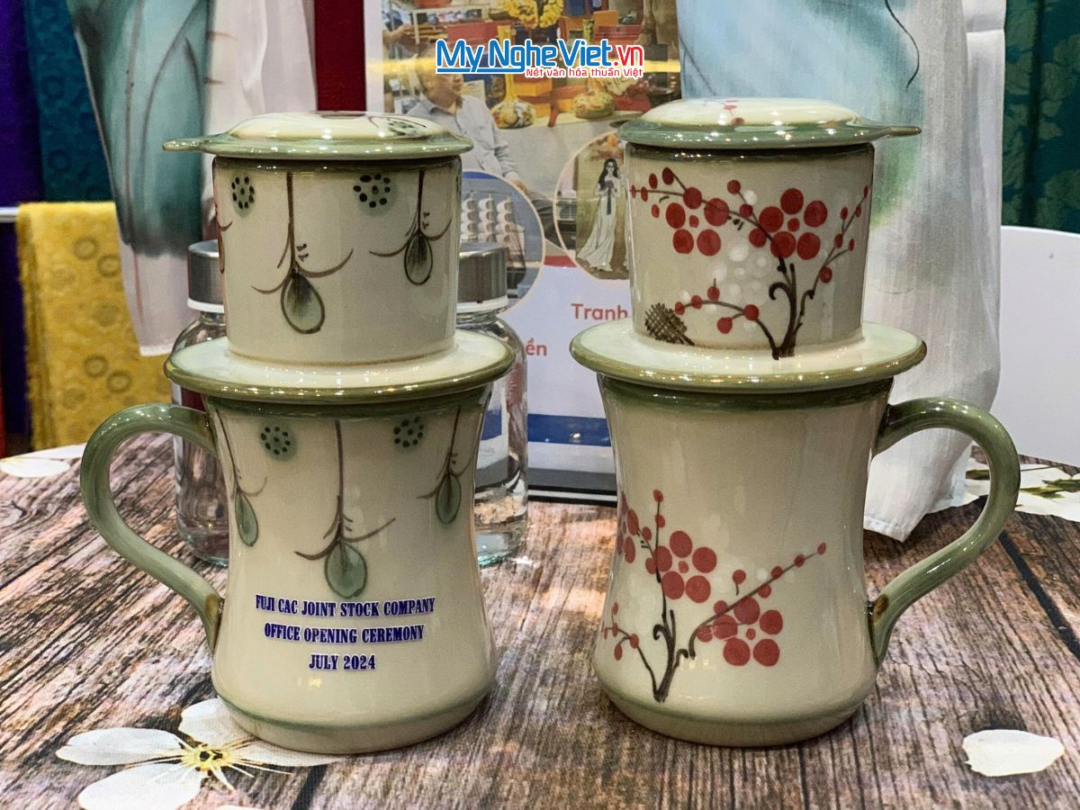 Phin cafe gốm Bát Tràng cao vẽ hoa văn logo FUJI CAC