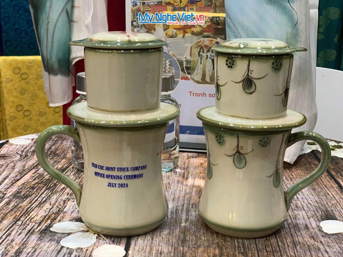 Phin cafe gốm Bát Tràng cao vẽ hoa văn logo FUJI CAC