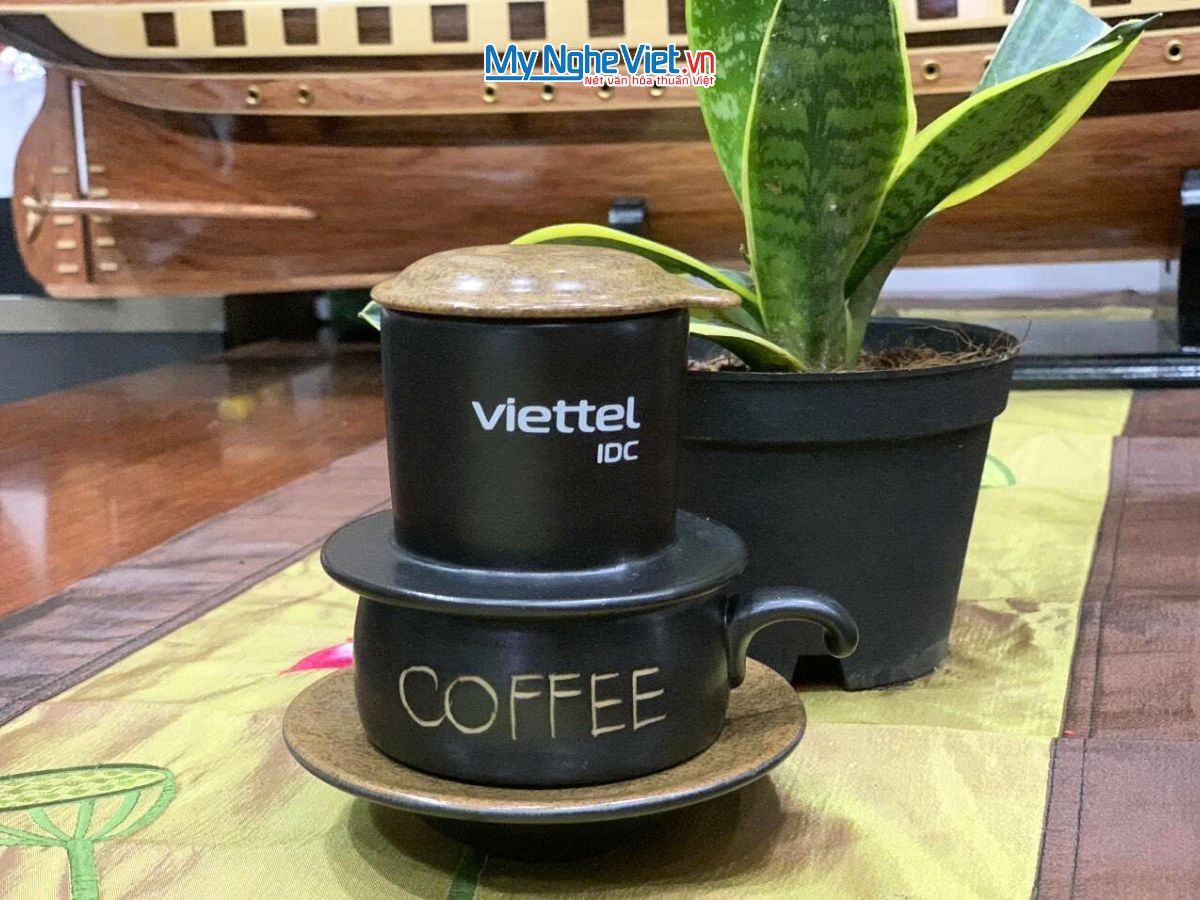 Phin cafe gốm Bát Tràng thấp màu nâu logo Viettel