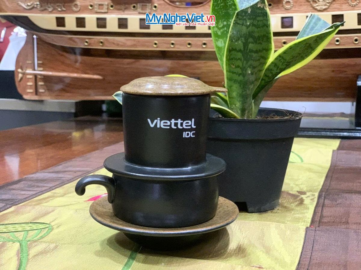 Phin cafe gốm Bát Tràng thấp màu nâu logo Viettel
