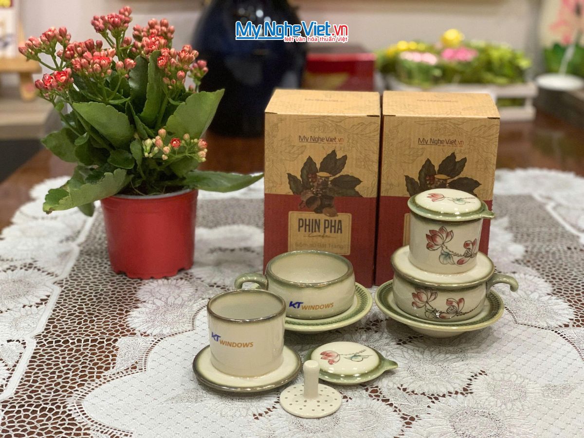 Phin cafe gốm Bát Tràng vẽ Hoa Văn In Logo KT WINDOWS