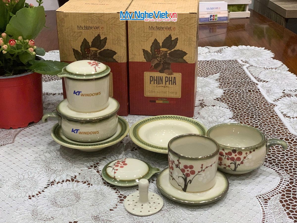Phin cafe gốm Bát Tràng vẽ Hoa Văn In Logo KT WINDOWS