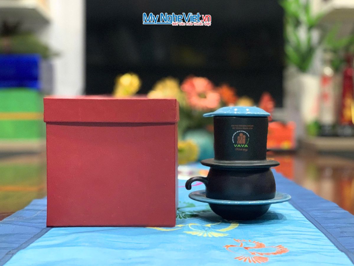 Phin cafe gốm Bát Tràng thấp màu xanh dương logo VAVA