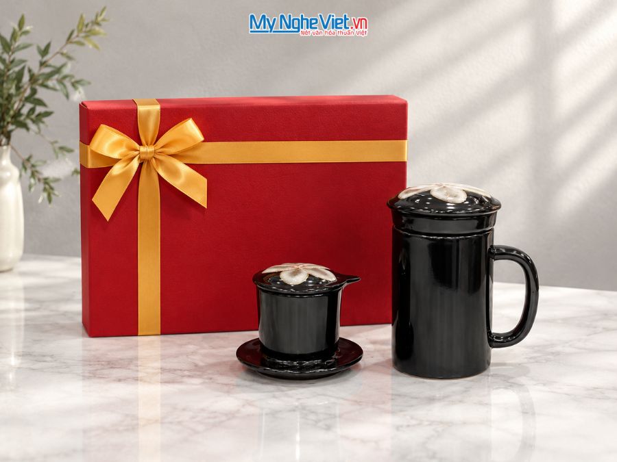Set Quà Tặng Phin Cà Phê Và Ly Lọc Trà Gốm Màu Đen Vẽ Hoa CBCFV002-10